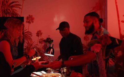 planet hollywood serving food